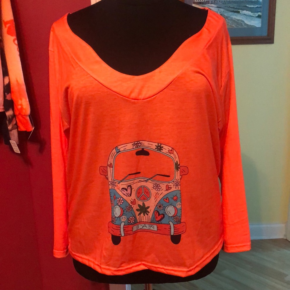 NWT Spring V Line Top